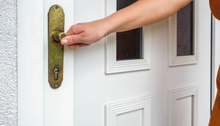 Que faire en cas de porte claquée ? Solutions à envisager avant de faire appel à un serrurier 7 Que faire en cas de porte claquée ? Solutions à envisager avant de faire appel à un serrurier